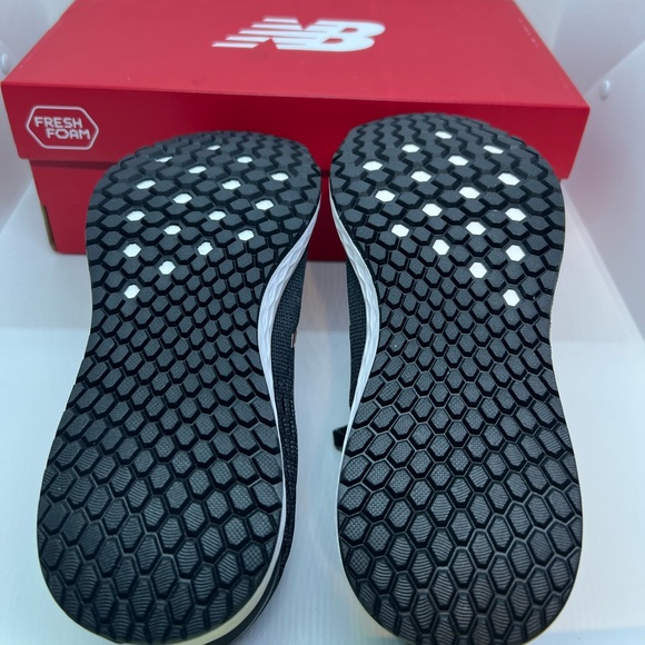 COPY - New Balance Running Shoes. NIB. Size 6 women’s. Black and Pink. - Picture 6 of 7